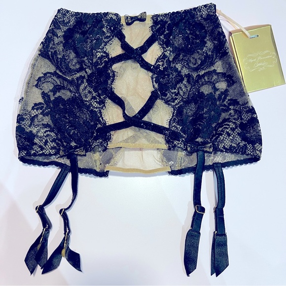 Agent Provocateur Other - Agent provocateur Adelia roll on in black and gold